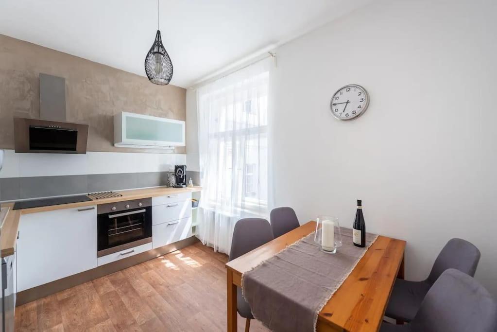 2 Bedrooms Apt Near Wenceslas Sq Praag Buitenkant foto
